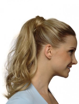 Wunderschöne gewellte blonde Pferdeschwänze