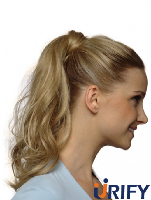 Wunderschöne gewellte blonde Pferdeschwänze