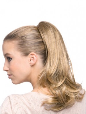 Stil Wellenförmige blonde Pferdeschwänze