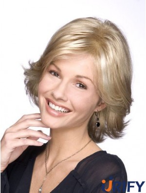 Wellenförmige blonde blonde trendige kinnlange klassische Perücken