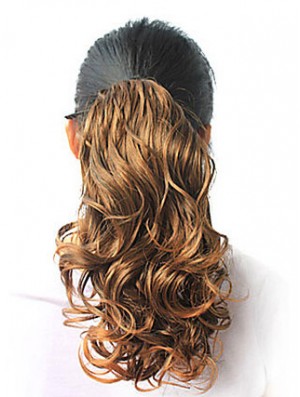 Bequeme gewellte blonde Pferdeschwänze