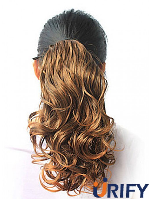 Bequeme gewellte blonde Pferdeschwänze